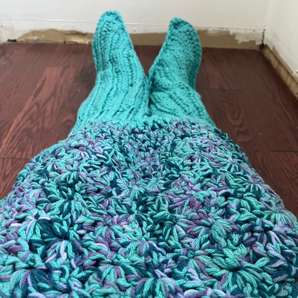 Crochet Mermaid Blanket Adult Size - Picture 2 of 3